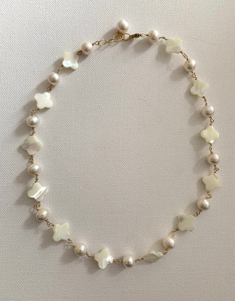 Necklace Freshwater Pearls and Mother of Pearl clovers